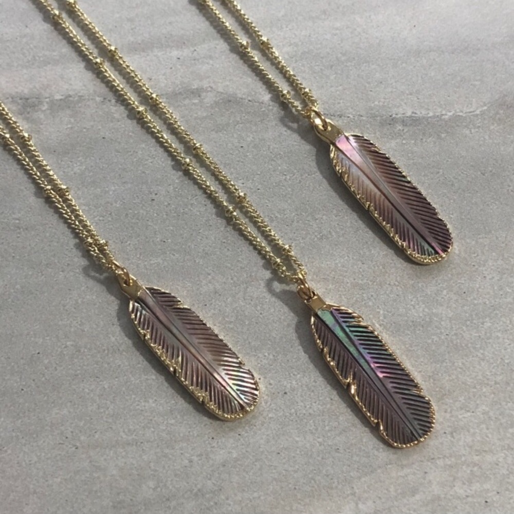 🖤Host Pick🖤 Carved Shell Feather Necklace - Picture 2 of 5